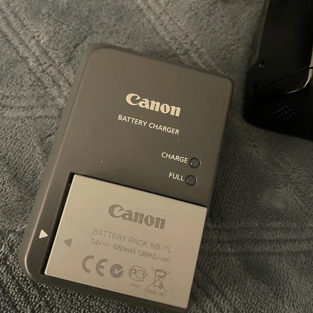 Canon PowerShot SX30 IS 35X Zoom 14.1MP Digital Camera Charger Battery & Box